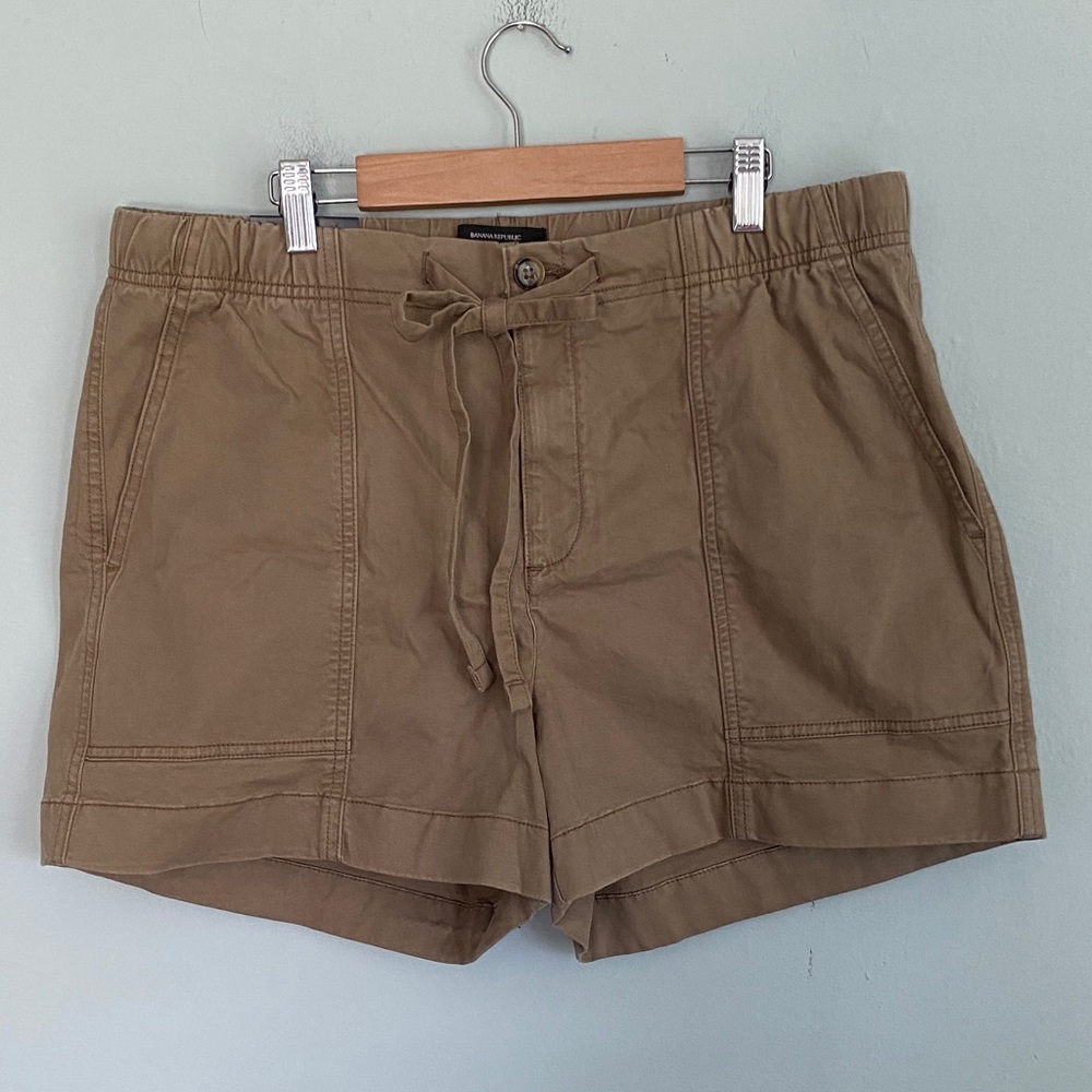 Banana Republic High Rise Tan Shorts Size Large NWT